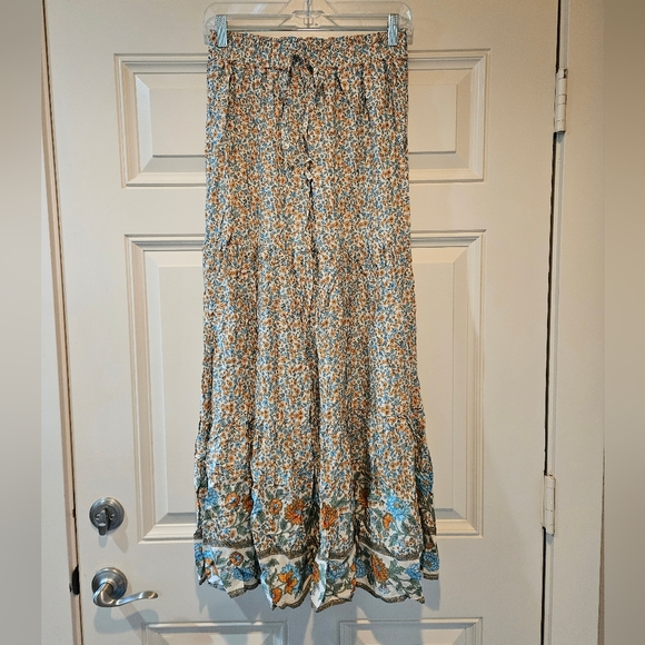 Haute Ellie Boho Floral Maxi Skirt Tiered Pleats Floral Print Round Hem Blue Med - Picture 3 of 16